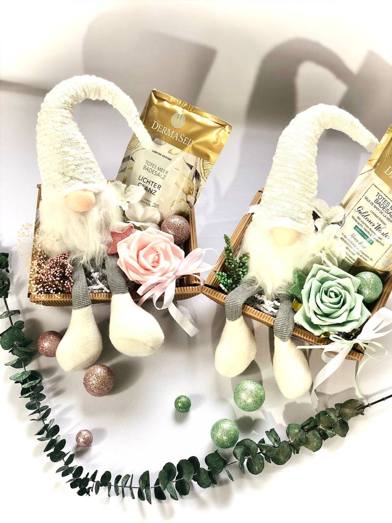 Weihnachts-Set "'wichtels Lichterglanz Oder Goldener Winter'', Großer Wichtel in Weiß, Totes Meer Badesalz Weihnachts-Set "'wichtels Lichterglanz Oder Goldener Winter'', Großer Wichtel in Weiß, Totes Meer Badesalz von Etsy - StacyGeschenke