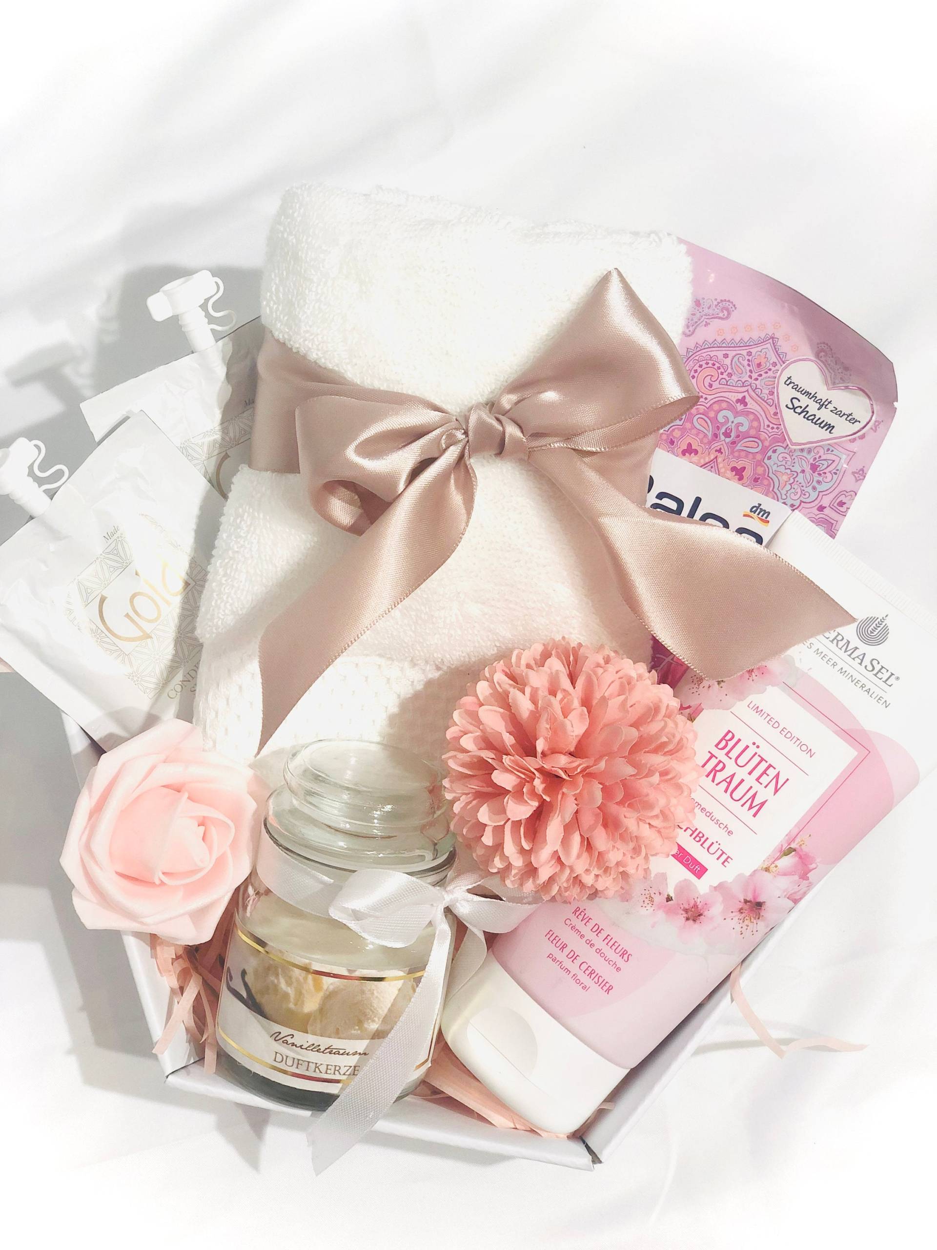 Wellness-Set Blütentraum, Cremedusche | Kirschblüte, Badepuder | Deine Auszeit, Shampoo | Gold, Italy, Vanille-Duftkerze, Gästehandtuch Wellness-Set Blütentraum, Cremedusche | Kirschblüte, Badepuder | Deine Auszeit, Shampoo | Gold, Italy, Vanille-Duftkerze, Gästehandtuch von Etsy - StacyGeschenke