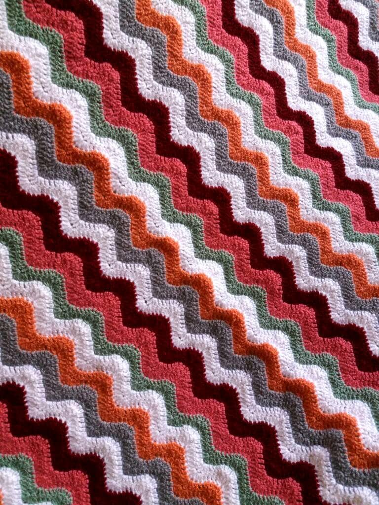 Gehäkelte, Handgemachte Chevron Decke. Bunte Babydecke von Etsy - StardustTreasuresArt