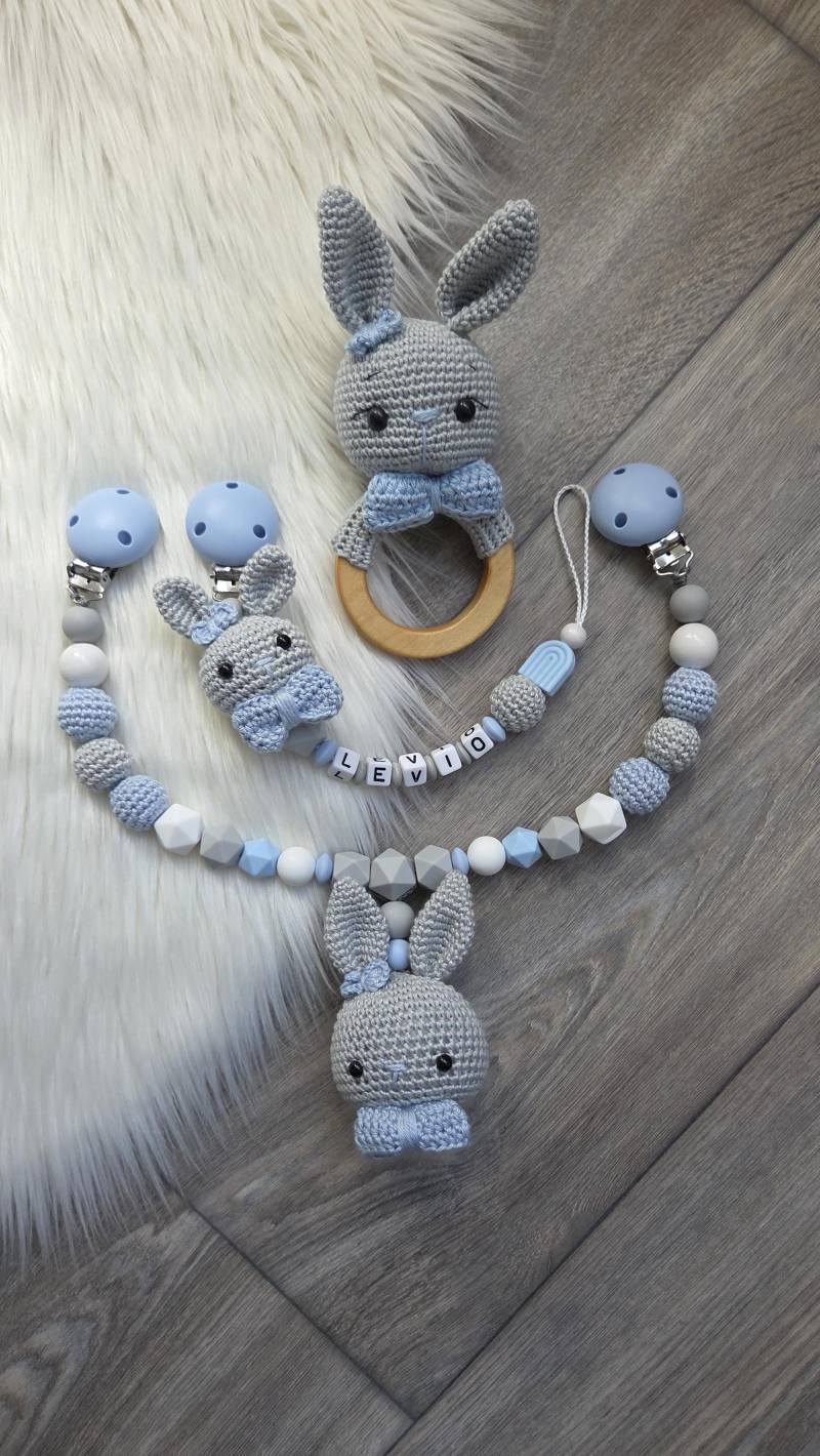 Schnullerkette Hase Mit Namen Kinderwagenkette Junge Blau Schnullerkette Hase Mit Namen Kinderwagenkette Junge Blau von Etsy - StaysisShnullerkette
