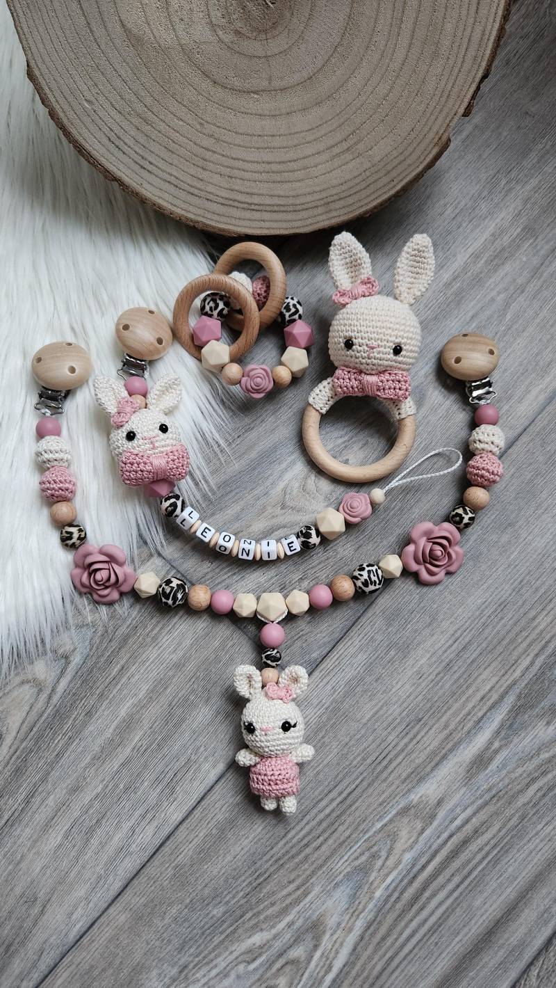 Schnullerkette Kinderwagenkette Set Personalisiert Wunschname Hase Babyshower Leo Rassel Handmade Zur Geburt Geschenk Mädchen Taufe von Etsy - StaysisShnullerkette