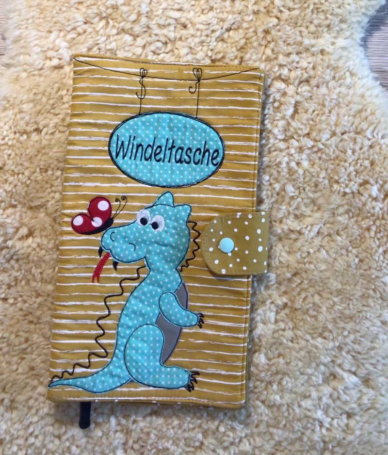 Windeltasche Dino von Etsy - Steffikunterbunt