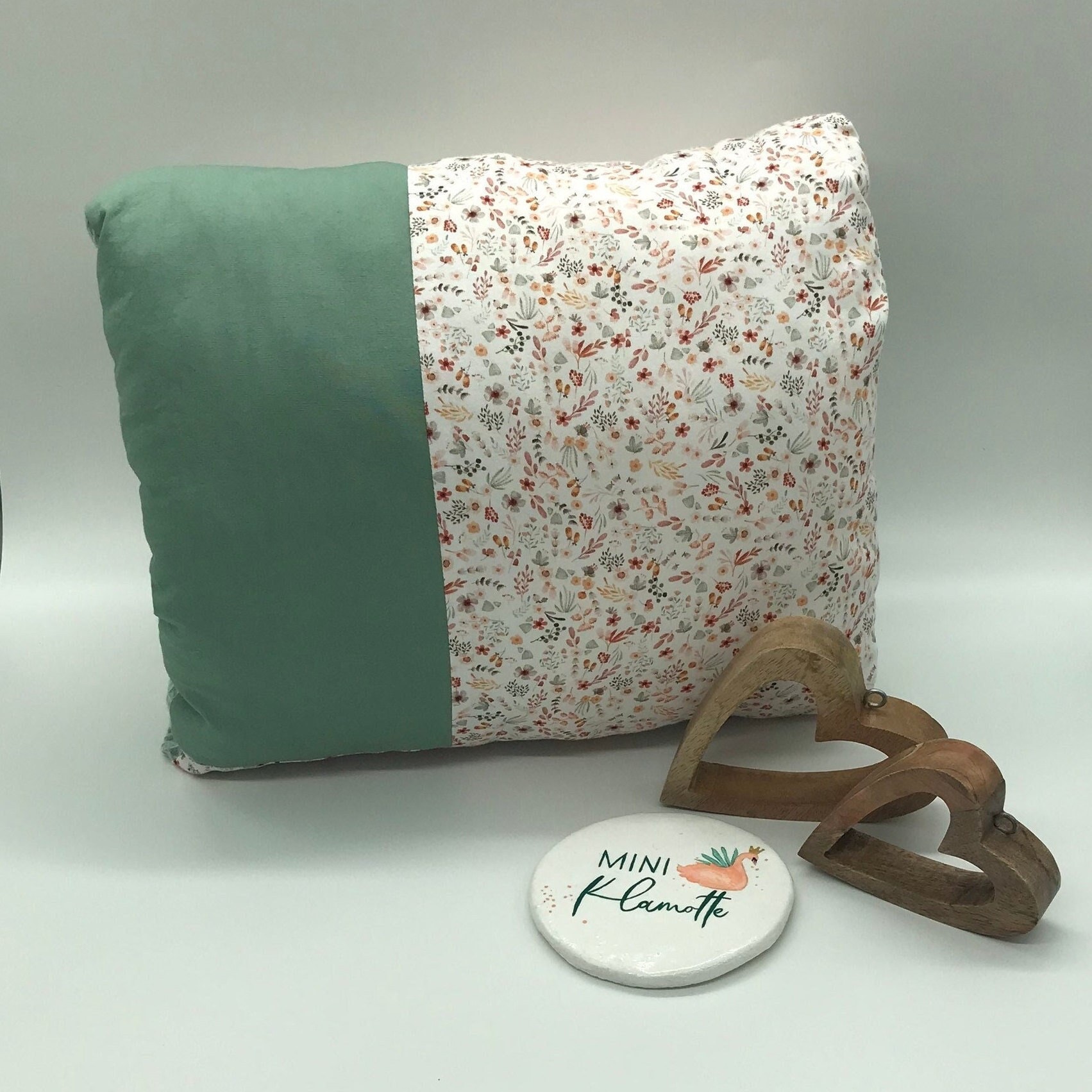 Mini Stillkissen "Blumenmeer Grün" Personalisierbar Mini Stillkissen "Blumenmeer Grün" Personalisierbar von Etsy - StephisMiniKlamotte