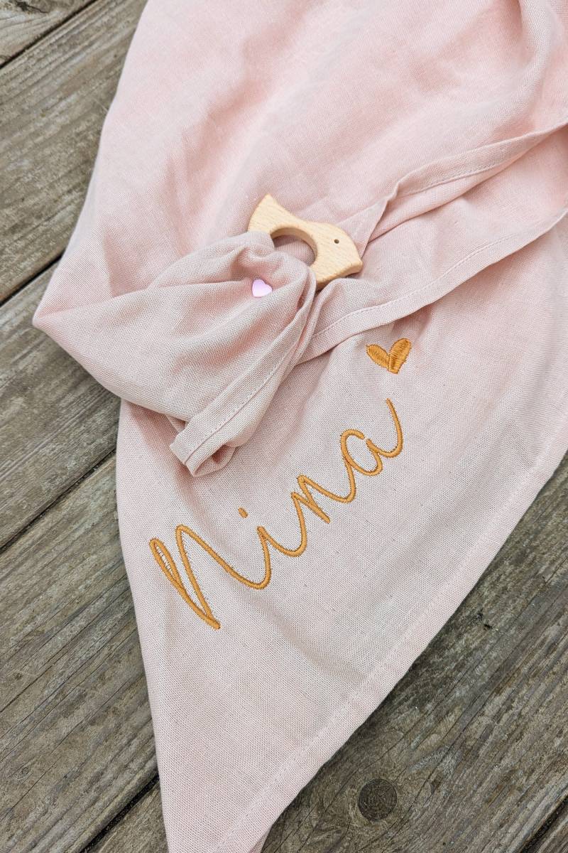 Schmusetuch - Schnuffeltuch Bestickt Mit Holzgreifling Personalisiert Namen Spucktuch von Etsy - Stichfabrik
