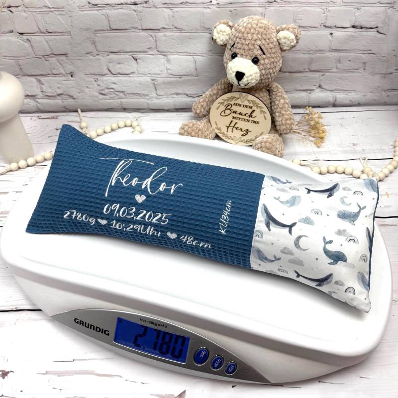 Geburtskissen Mit Gewicht Und Länge - Dein Baby Als Kissen in Echtmaßen Das Perfekte Personalisierte Babygeschenk Zur Geburt Taufe, Wal von Etsy - StickKnirps