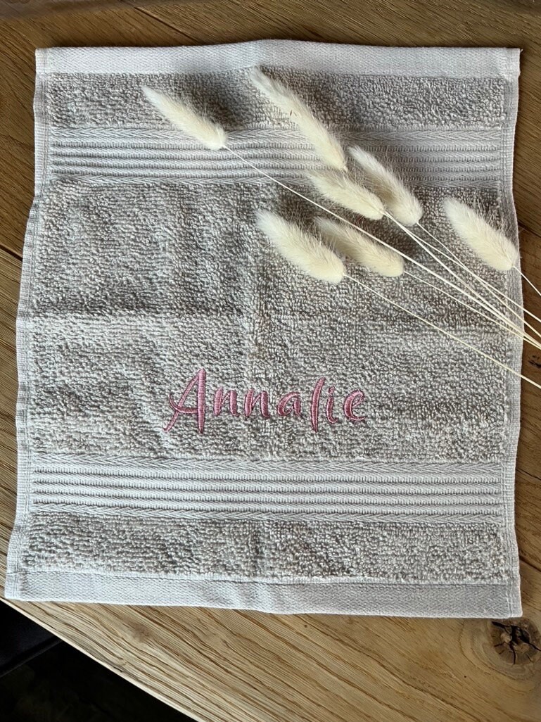 Personalisierter Waschlappen, Gesichtstuch, Anthrazit, 30x28cm von Etsy - StickScheune