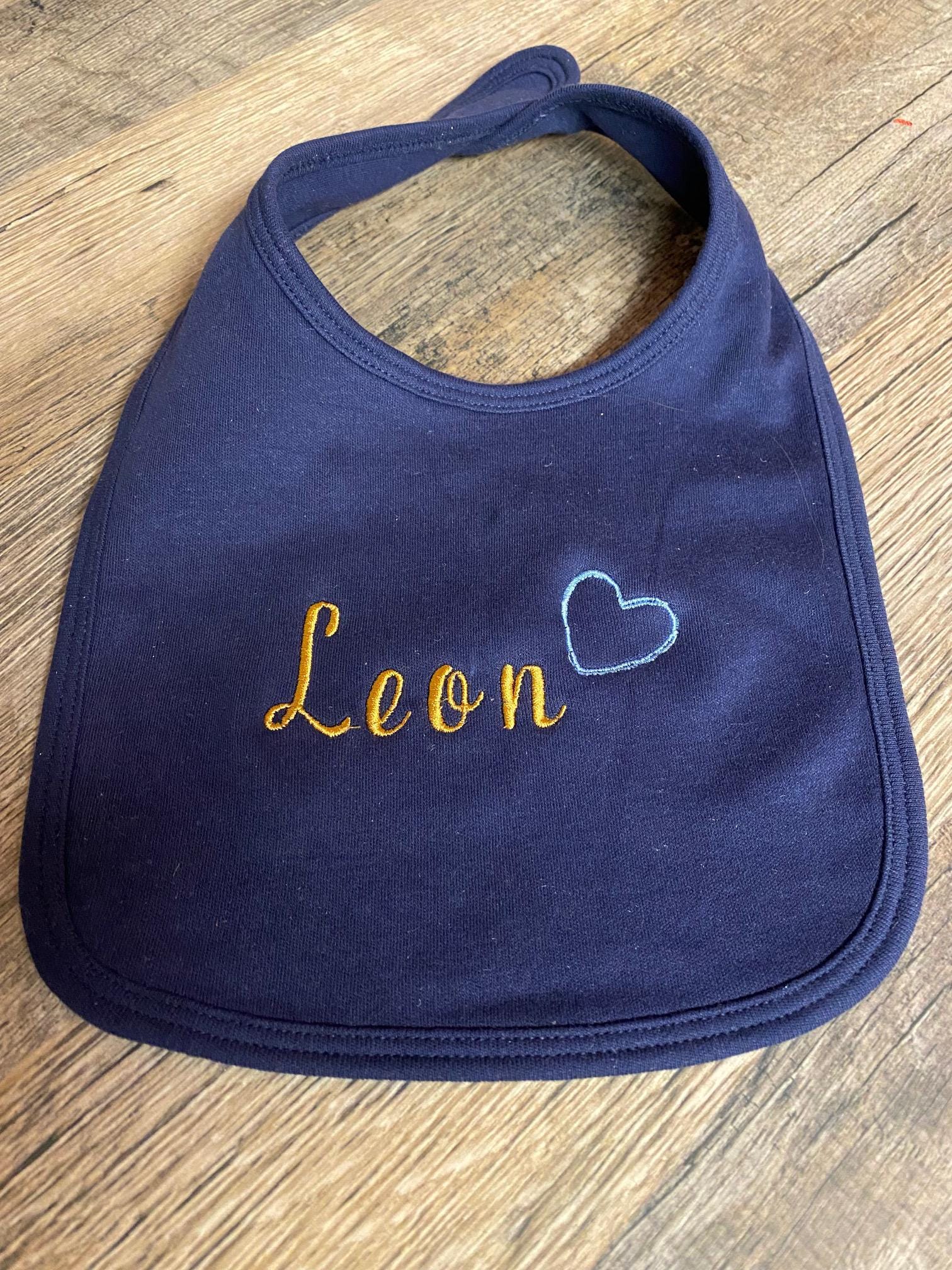 Personalisierbares Lätzchen Aus 100% Baumwolle Mit Weichem Klettverschluss Personalisierbares Lätzchen Aus 100% Baumwolle Mit Weichem Klettverschluss von Etsy - StickliebeShop