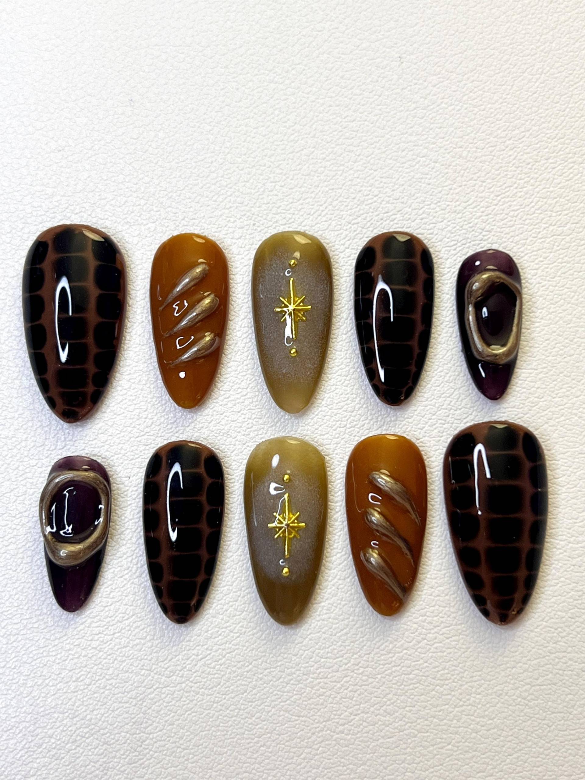 Golden Croco Press-On Set | Press On Nägel Design in Gold & Braun Handgemachte Luxus Ons Wiederverwendbar Golden Croco Press-On Set | Press On Nägel Design in Gold & Braun Handgemachte Luxus Ons Wiederverwendbar von Etsy - StickxSlay