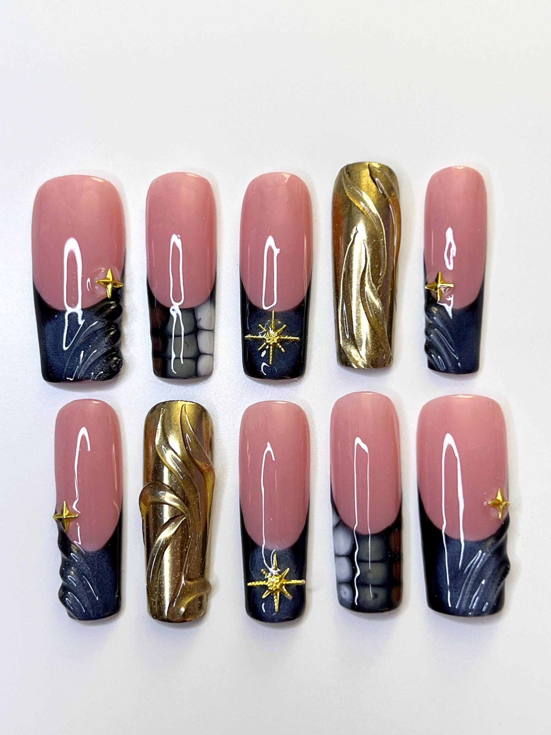 Golden Midnight Sky - Luxuriöses Press-On Nail Set Mit Sternendetails | Handgemachte Nägel Wiederverwendbare Fake Nails Golden Midnight Sky - Luxuriöses Press-On Nail Set Mit Sternendetails | Handgemachte Nägel Wiederverwendbare Fake Nails von Etsy - StickxSlay