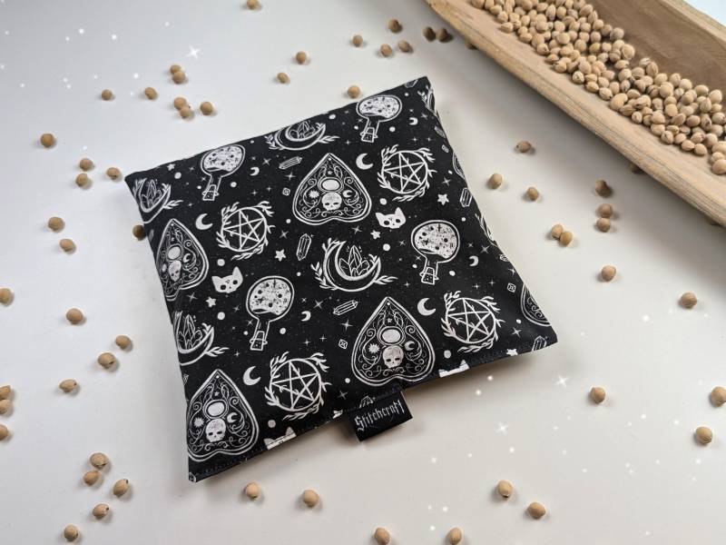 Kirschkernkissen "The Illwish" Für Erwachsene Okkult Bedruckt | Planchette Potion Zaubertrank Katze Pentagramm Mond Kristalle Kirschkernkissen "The Illwish" Für Erwachsene Okkult Bedruckt | Planchette Potion Zaubertrank Katze Pentagramm Mond Kristalle von Etsy - StitchcraftByFreja