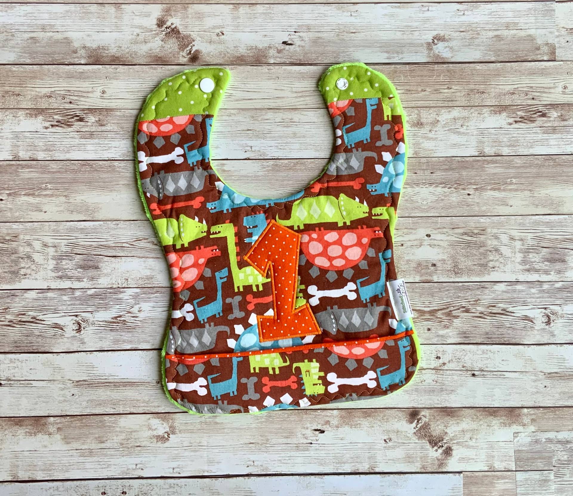 Handgemachte 1. Geburtstag Lätzchen, Dinosaurier Geburtstagsparty, Kinderzimmer, 1 Jahr Alt, Baby Lätzchen von Etsy - Stitchedbygigi