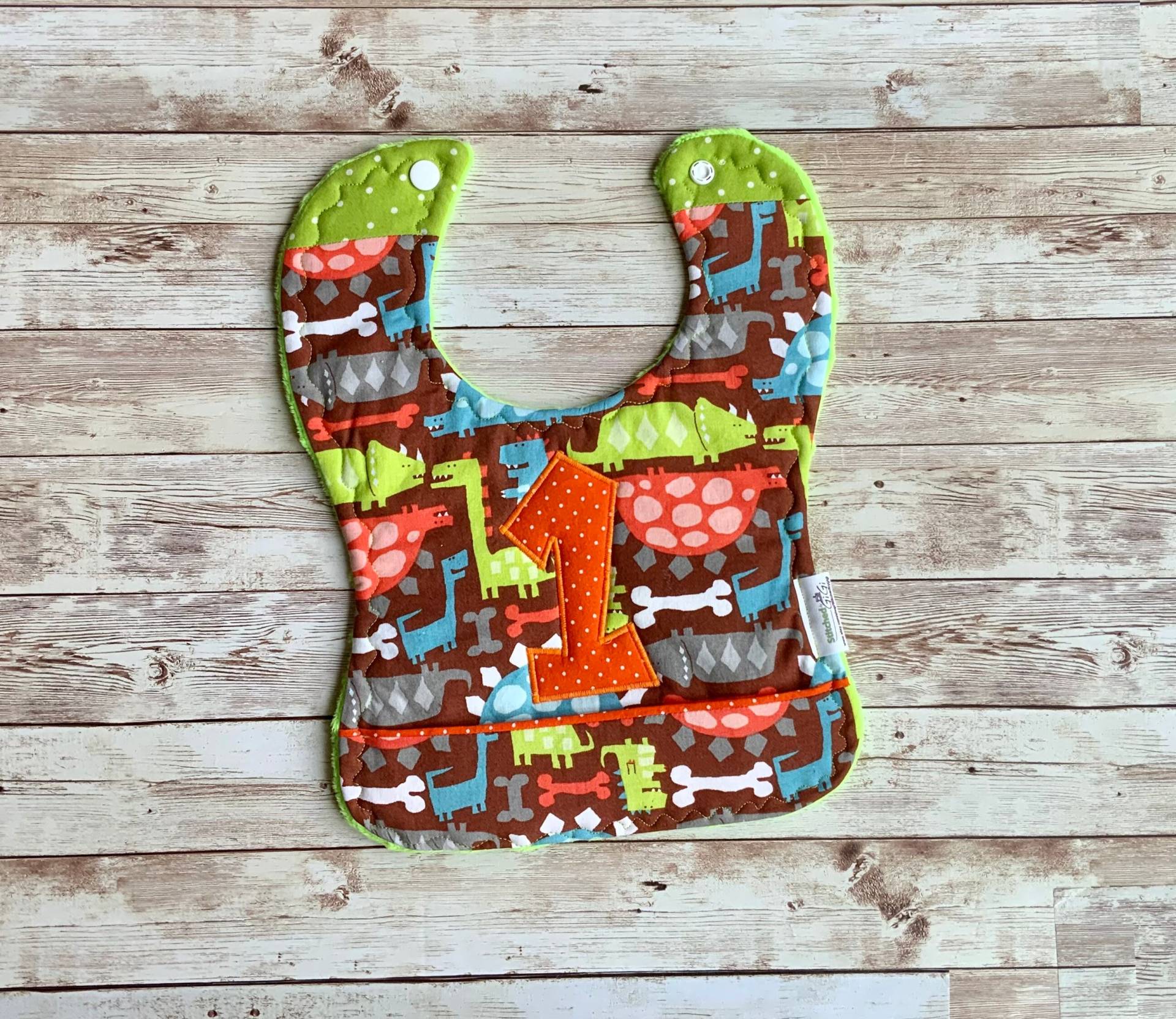 Handgemachte 1. Geburtstag Lätzchen, Dinosaurier Geburtstagsparty, Kinderzimmer, 1 Jahr Alt, Baby Lätzchen Handgemachte 1. Geburtstag Lätzchen, Dinosaurier Geburtstagsparty, Kinderzimmer, 1 Jahr Alt, Baby Lätzchen von Etsy - Stitchedbygigi