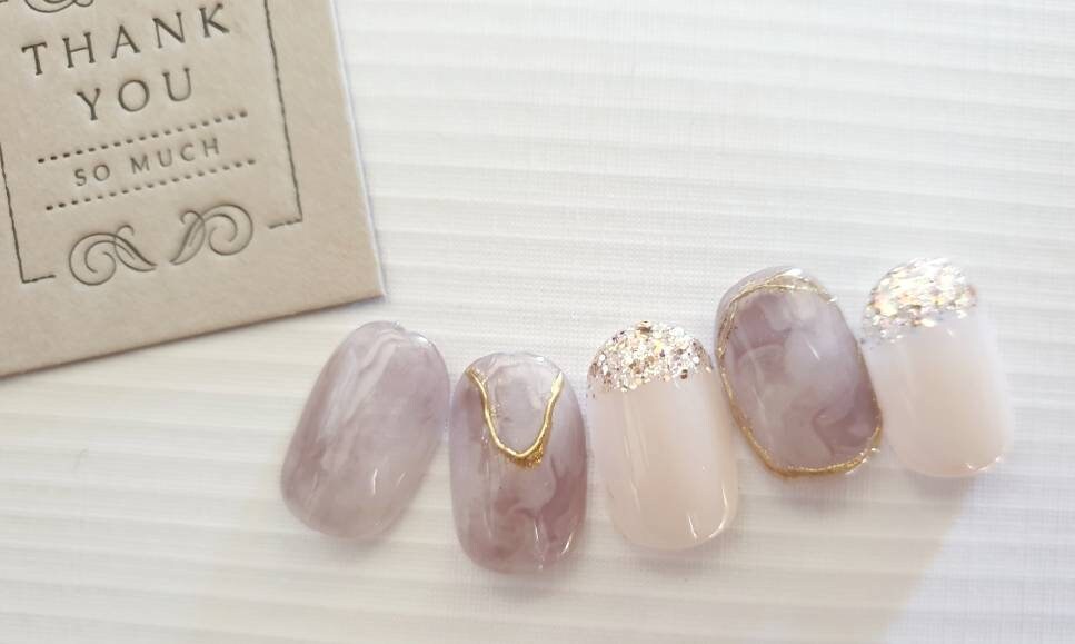 Marmor Violette Nägel Mit Goldenem Spiegel Marmor Violette Nägel Mit Goldenem Spiegel von Etsy - Strawberrydiamond