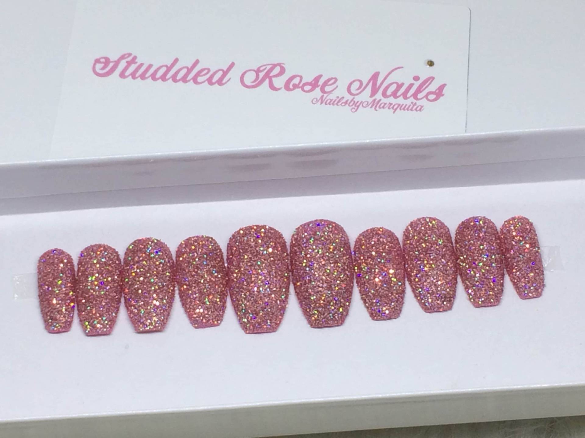 Kultige | Glitzernägel Roh Glitzer Nageldruck Jede Form Und Größe Fake Nagelkleber Ohrsteckerrosenägel von Etsy - StuddedRoseNails