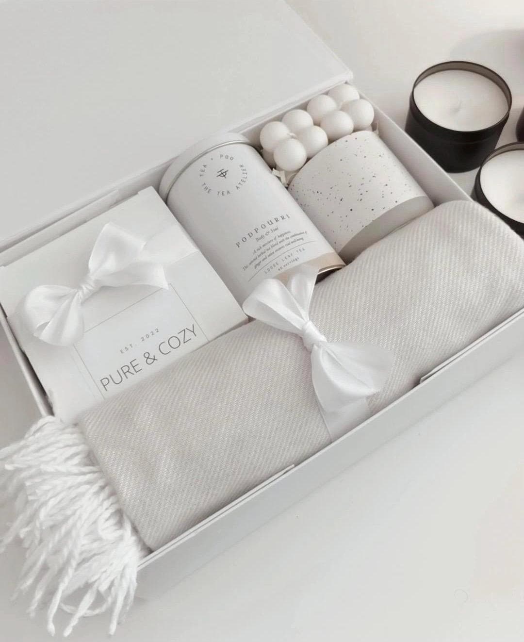 Geschenkbox ~ Weihnachtsgeschenk Geburtstagsgeschenk Geschenk Frau Skandi Deko Raumduft Kaffee Tee Kuschel Set Kerzen Box von Etsy - StudioMyu