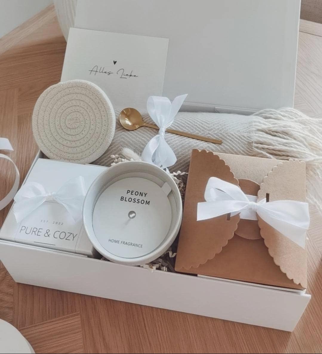 Geschenkbox ~ Weihnachtsgeschenk Geburtstagsgeschenk Geschenk Frau Skandi Deko Raumduft Kaffee Tee Kuschel Set Kerzen Box Geschenkbox ~ Weihnachtsgeschenk Geburtstagsgeschenk Geschenk Frau Skandi Deko Raumduft Kaffee Tee Kuschel Set Kerzen Box von Etsy - StudioMyu