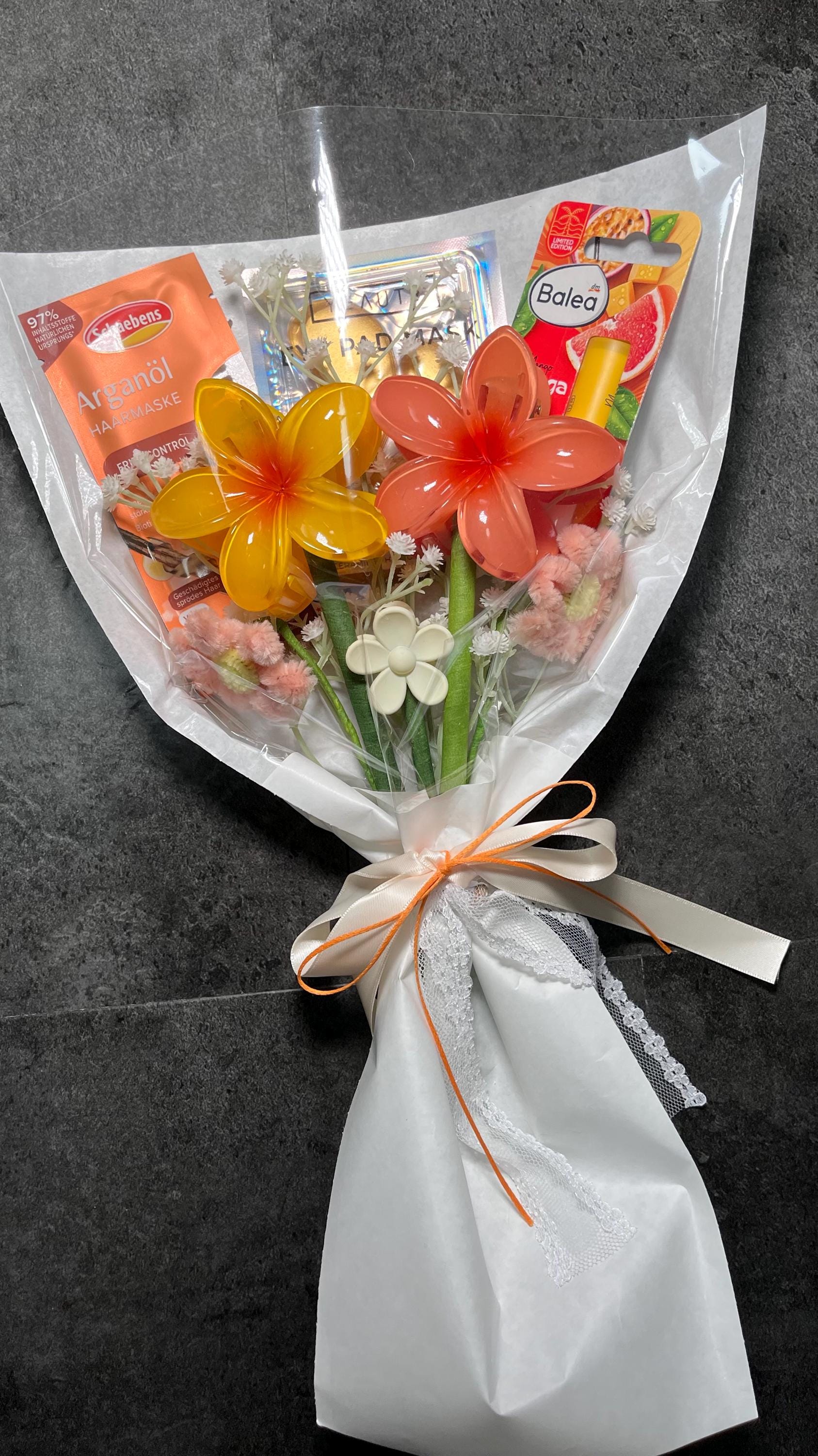 Tropical Glow - Geschenkstrauß in Orange/Gelb | Wellness Geschenk Mit Pflegeprodukten & Haarspangen von Etsy - StudioZenea
