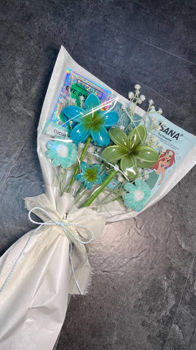 Ocean Mist - Geschenkstrauß in Mint/Türkis | Wellness Geschenk Mit Pflegeprodukten, Haarspangen & Taschenspiegel von Etsy - StudioZenea
