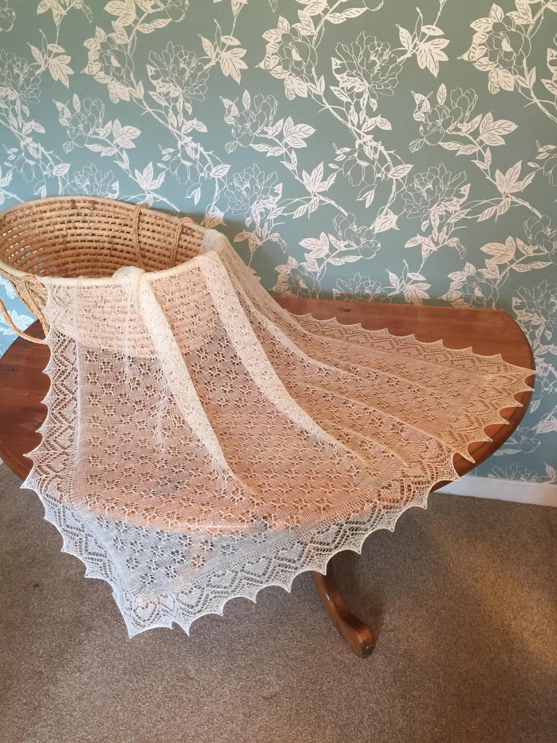 Wunderschöne Baby Stola/Decke Aus 100% Reiner Wolle. Col. Ecru 1 Wunderschöne Baby Stola/Decke Aus 100% Reiner Wolle. Col. Ecru 1 von Etsy - StunningCashmereLace