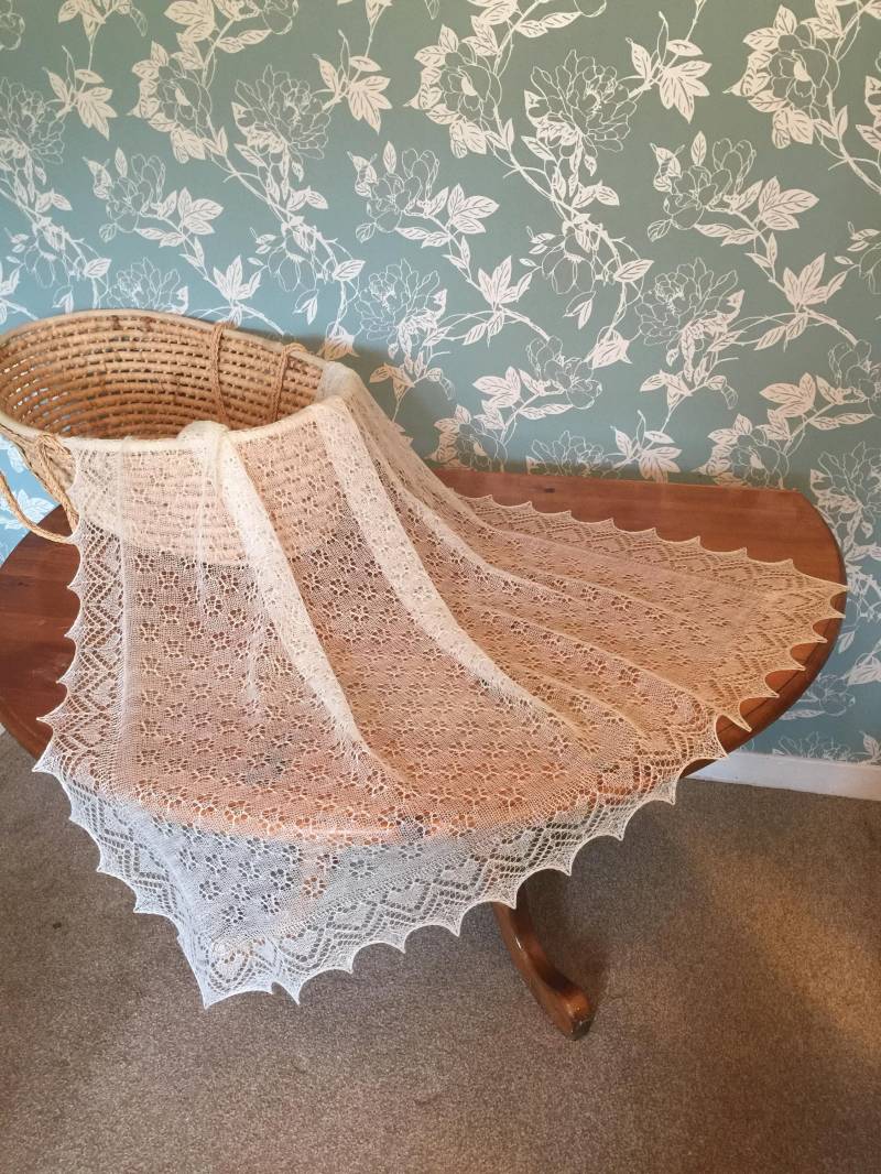 Wunderschöne Baby Stola/Decke Aus 100% Reiner Wolle. Col. Ecru 1 von Etsy - StunningCashmereLace