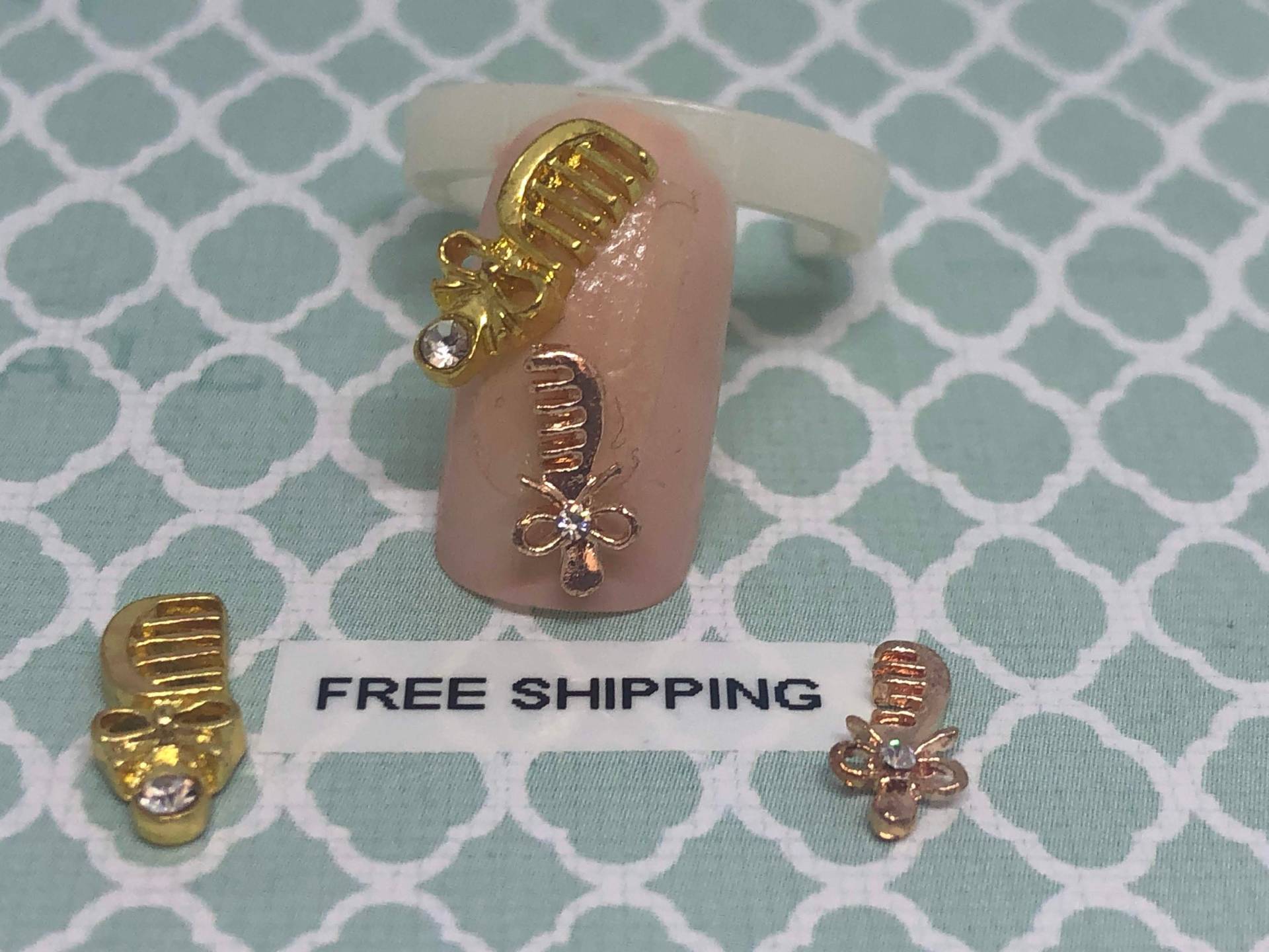 2 Stk Gold Oder Rosegold Kamm Legierungs-Charme Nagel-Kunst Handwerk Gratis Versand 2 Stk Gold Oder Rosegold Kamm Legierungs-Charme Nagel-Kunst Handwerk Gratis Versand von Etsy - SunSationalNailArt