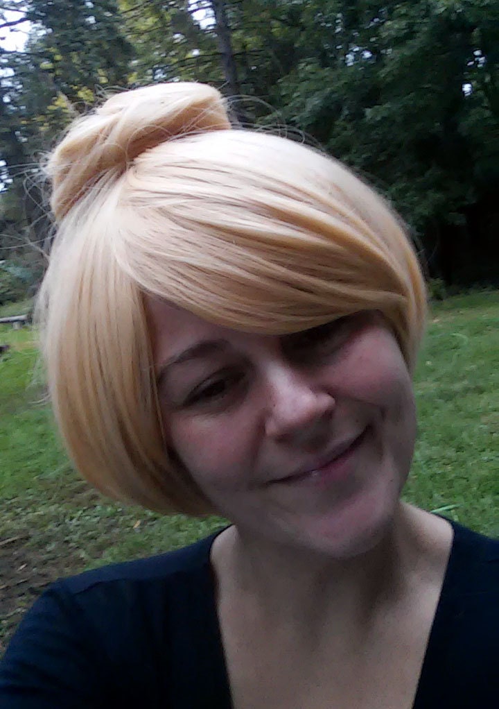 Tinkerbell Cosplay Perücke Blonder Bob Mit Dutt, Verstellbare Kostüm Perücke von Etsy - SuperAwwwsome
