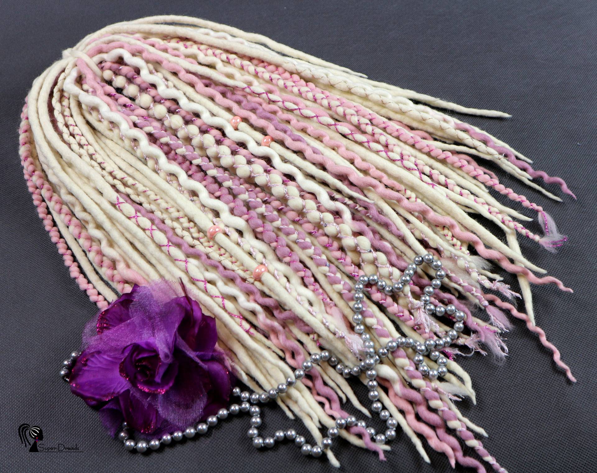 Blond & Pink Wolle Dreadlocks Geflochtene Lockige Dreads Mit Perlen von Etsy - SuperDreadsArt