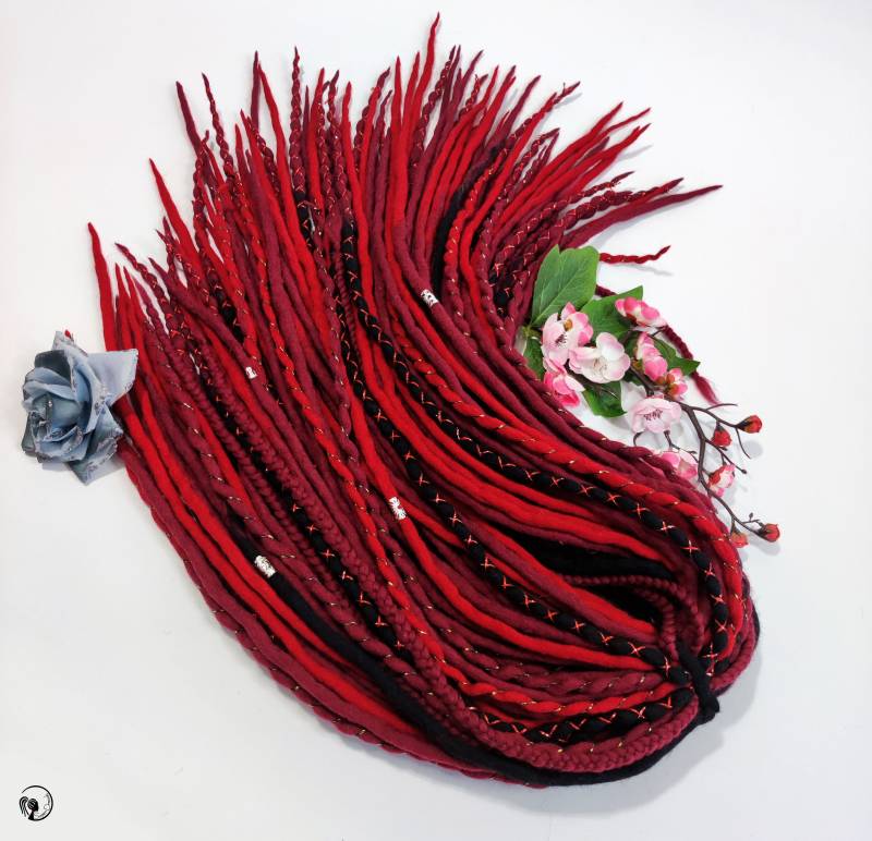 Rot Schwarz Merino Wolle Dreadlocks Erweiterungen, Glam Double Ended Dread Set Mit Zöpfen & Perlen Rot Schwarz Merino Wolle Dreadlocks Erweiterungen, Glam Double Ended Dread Set Mit Zöpfen & Perlen von Etsy - SuperDreadsArt