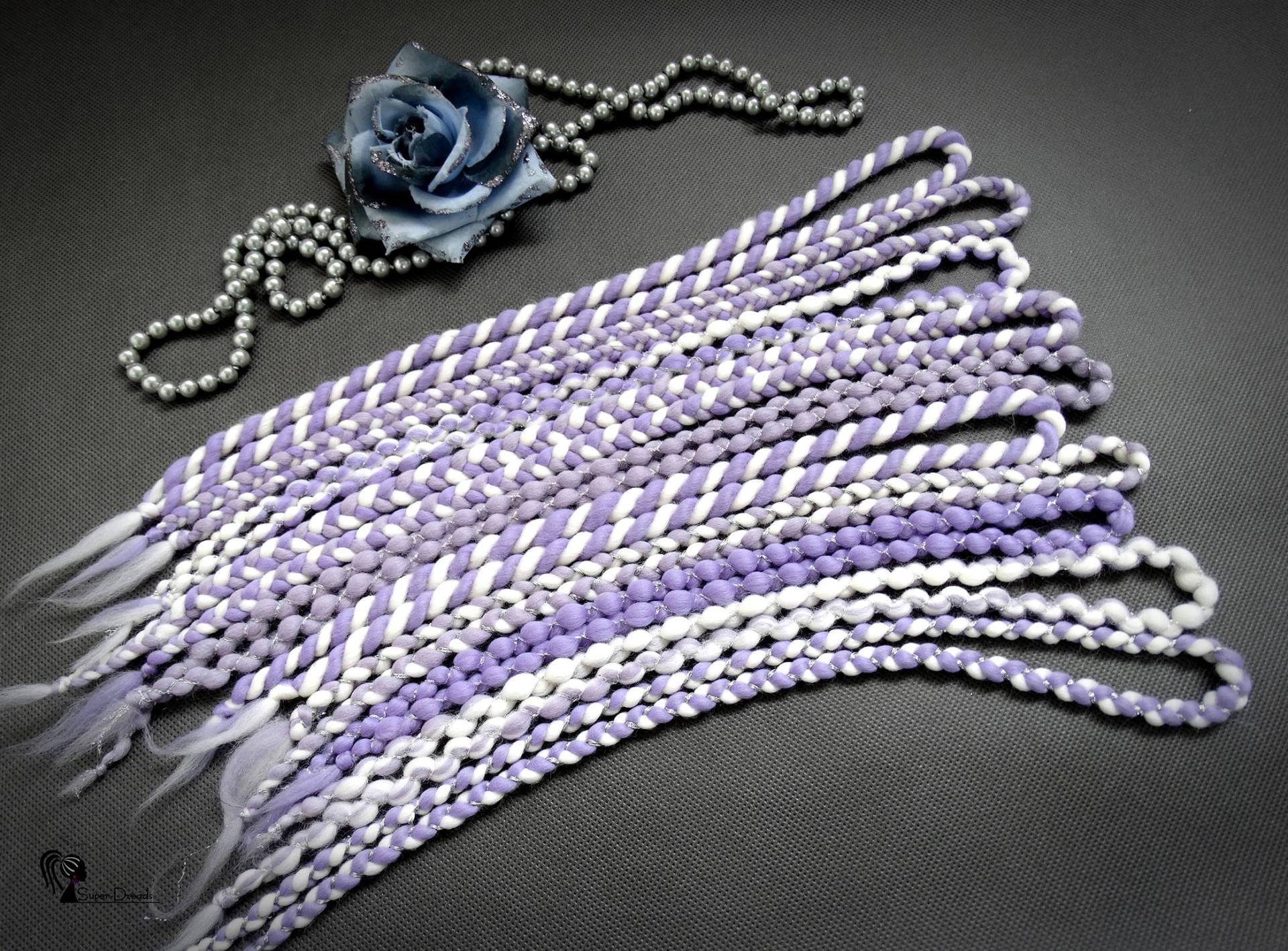 Weiß Lavendel Wolle Dreadlocks Geflochtene Haarverlängerung, Silberfaden Wraps von Etsy - SuperDreadsArt