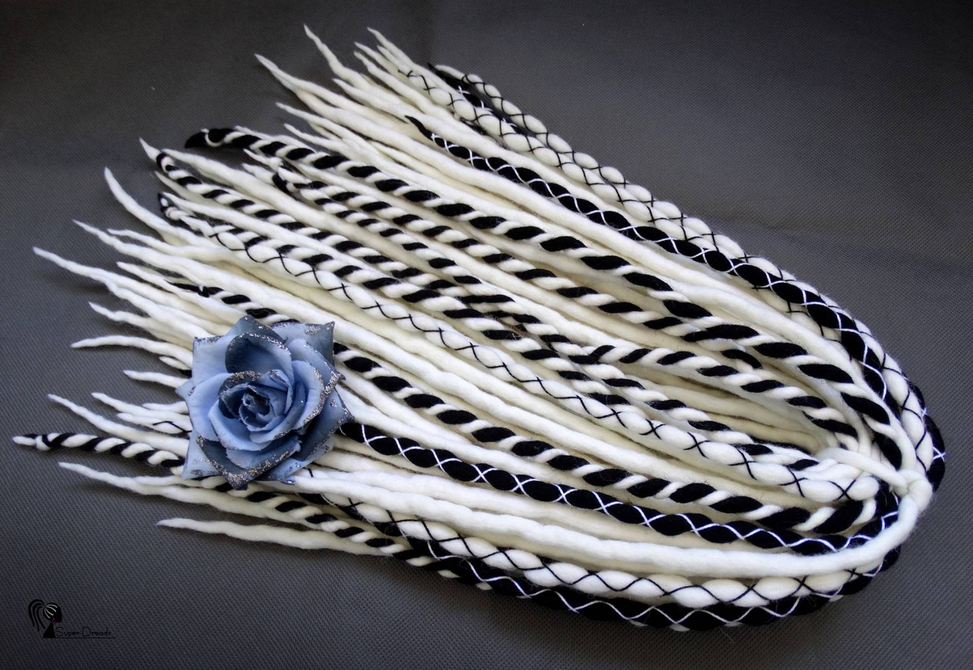 Weiß & Schwarze Wolle Dreadlocks Handgefertigte Doppelende Dreads von Etsy - SuperDreadsArt