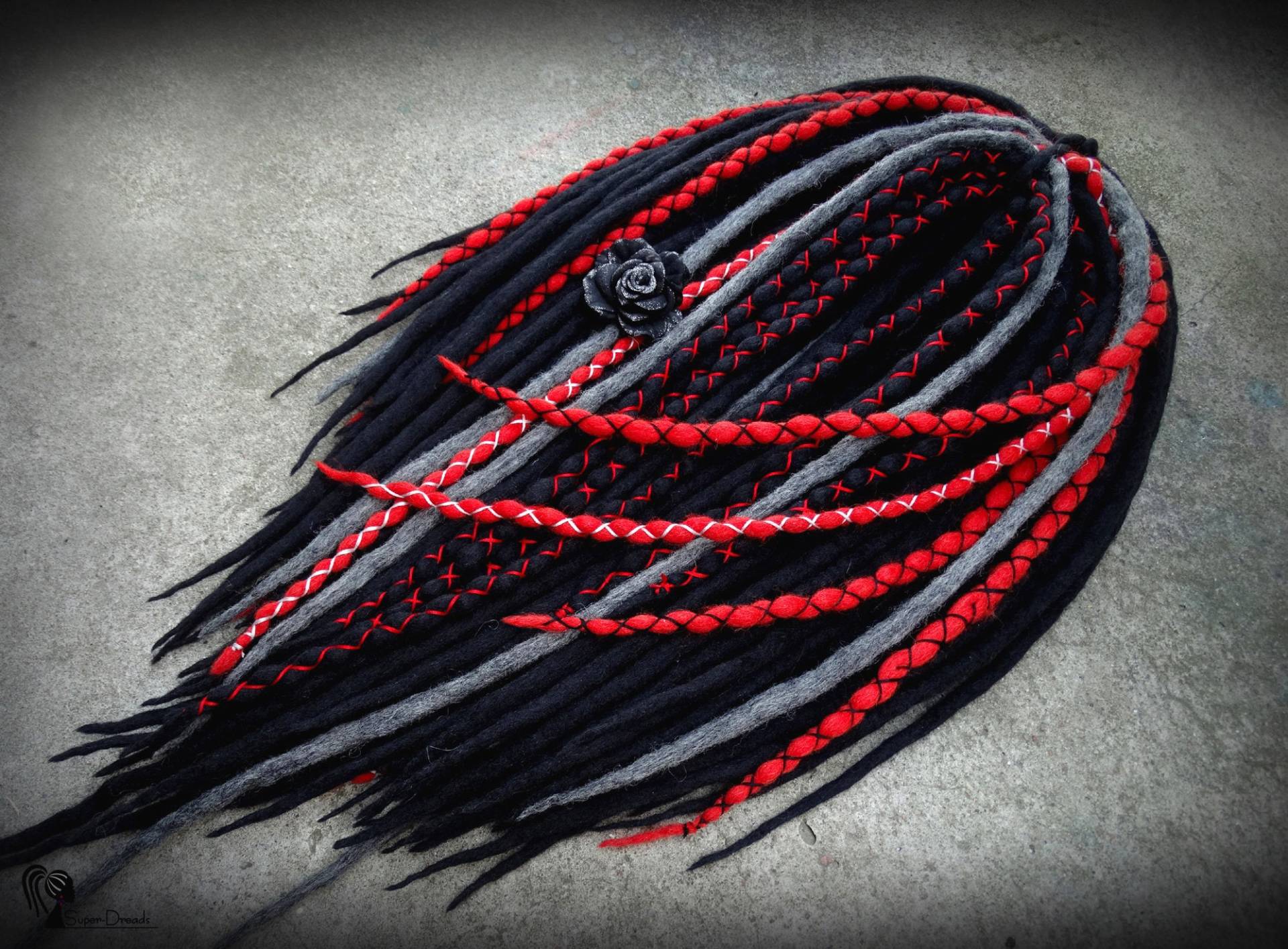 Wolle Dreadlocks Rote, Schwarze & Graue Wrap Dreads - Komplettes Set von Etsy - SuperDreadsArt