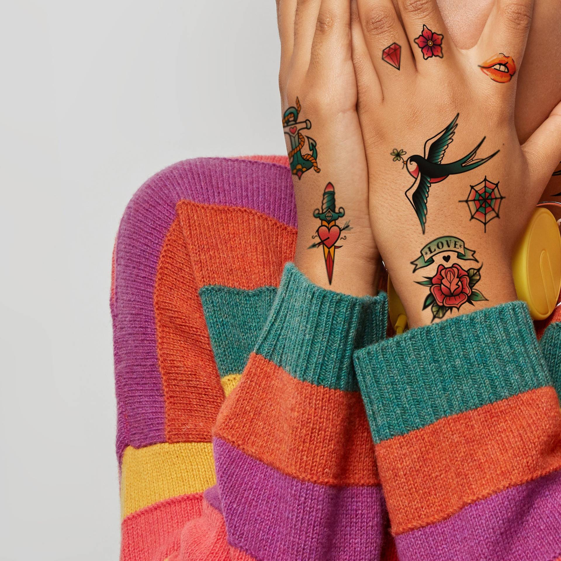 Supperb Temporäres Tattoo - Kleine Vintage Blume Set Aquarell Schwalbe Rose Winzige Hipster Retro Hand von Etsy - SupperbTattoos