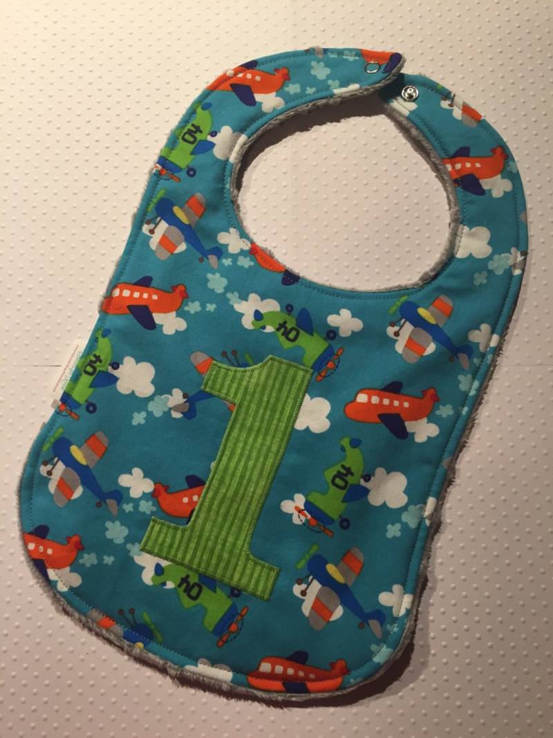 Flugzeug Ersten Geburtstag Lätzchen Flugzeug Ersten Geburtstag Lätzchen von Etsy - SweetsforReese