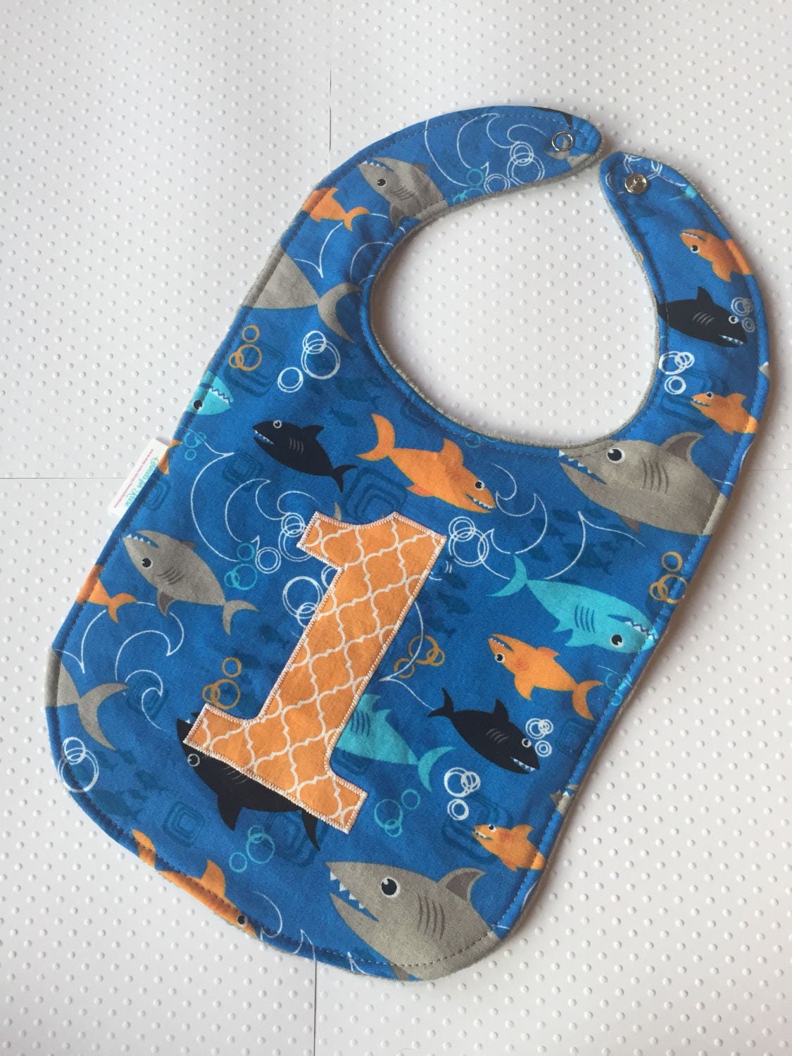 Hai 1. Geburtstag Lätzchen von Etsy - SweetsforReese