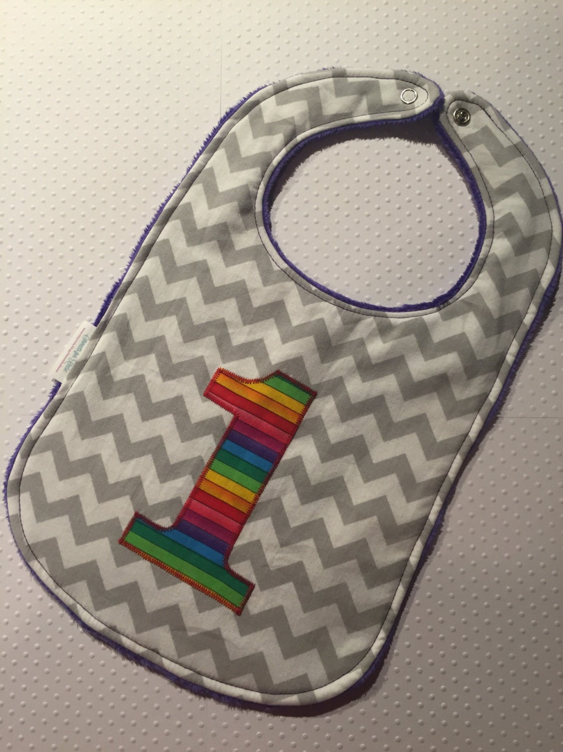 Regenbogen Ersten Geburtstag Lätzchen von Etsy - SweetsforReese