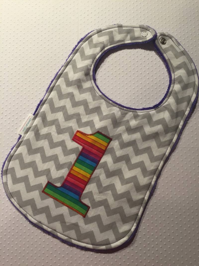 Regenbogen Ersten Geburtstag Lätzchen von Etsy - SweetsforReese