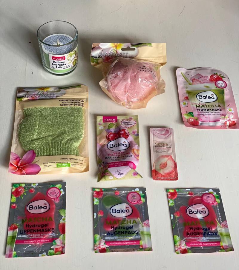 Wellness Geschenkset Matcha Erdbeere, Lippenmaske Hydrogel Augenpads Matcha, Badekristalle, Tuchmaske Balea, Peeling Handschuh, Massage Rose Wellness Geschenkset Matcha Erdbeere, Lippenmaske Hydrogel Augenpads Matcha, Badekristalle, Tuchmaske Balea, Peeling Handschuh, Massage Rose von Etsy - SwissCravings
