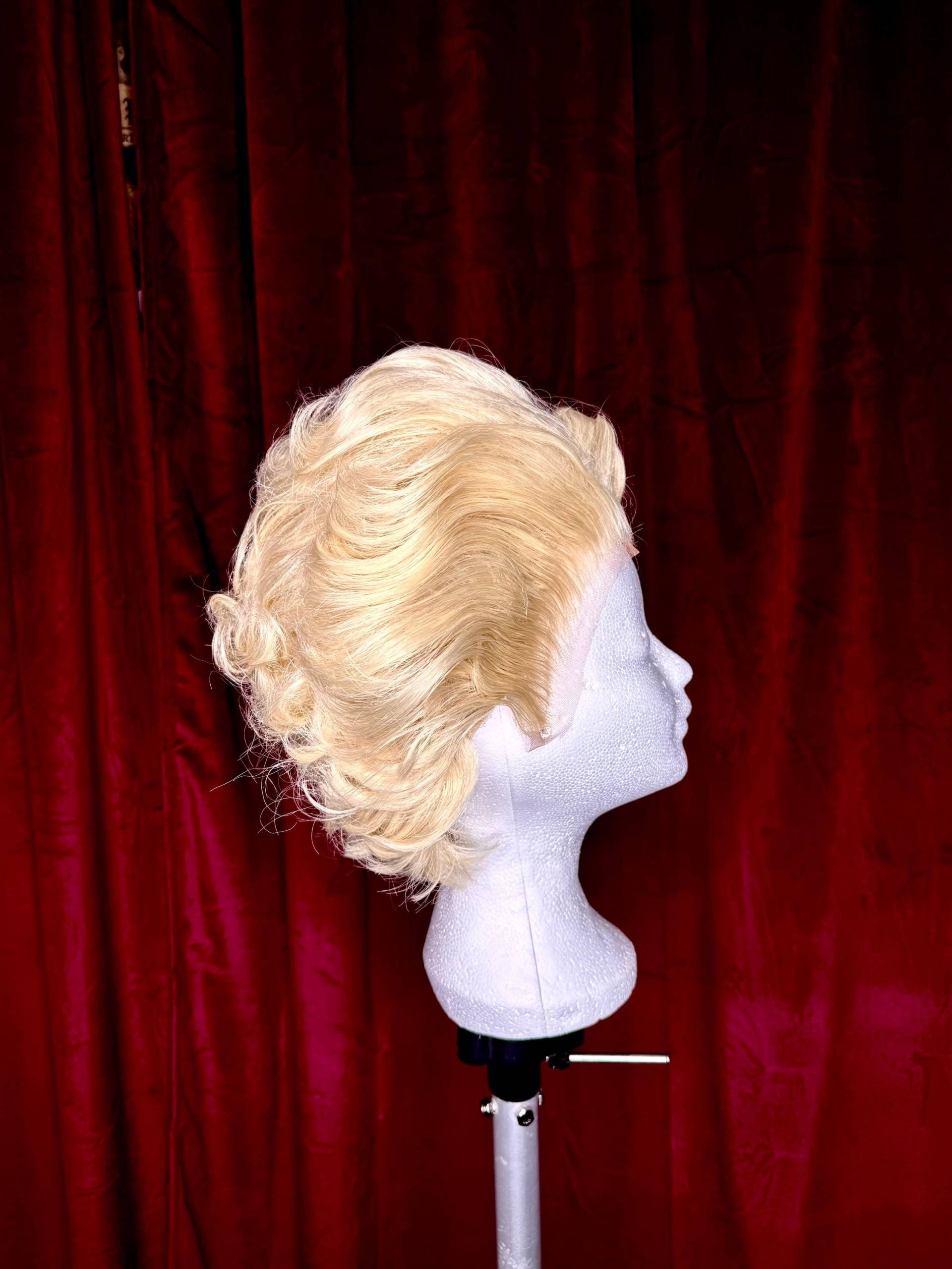 Blonde Lace Front Perücke Miranda Priestley Blonde Lace Front Perücke Miranda Priestley von Etsy - SymbaCloset