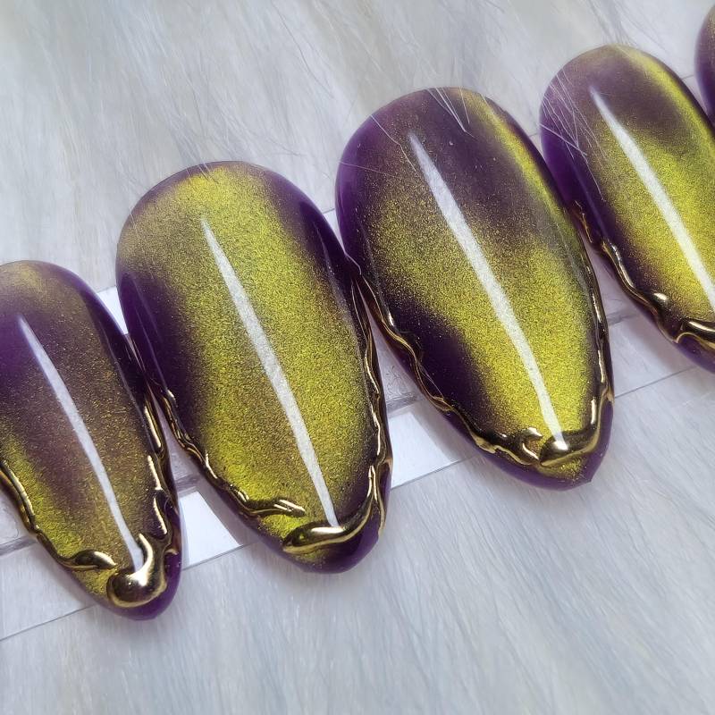 Festive Grape Cat Eye Press On Nails, Lila, Grün, Gold Festive Grape Cat Eye Press On Nails, Lila, Grün, Gold von Etsy - SymbelNails