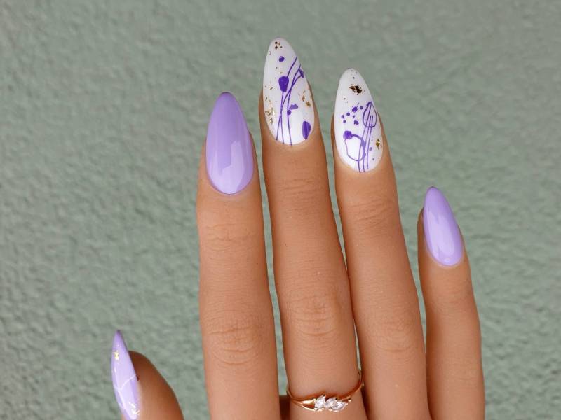 Lila Weiß Press On Nails Mit Goldenen Flocken, Abstrakt, Potal von Etsy - SymbelNails