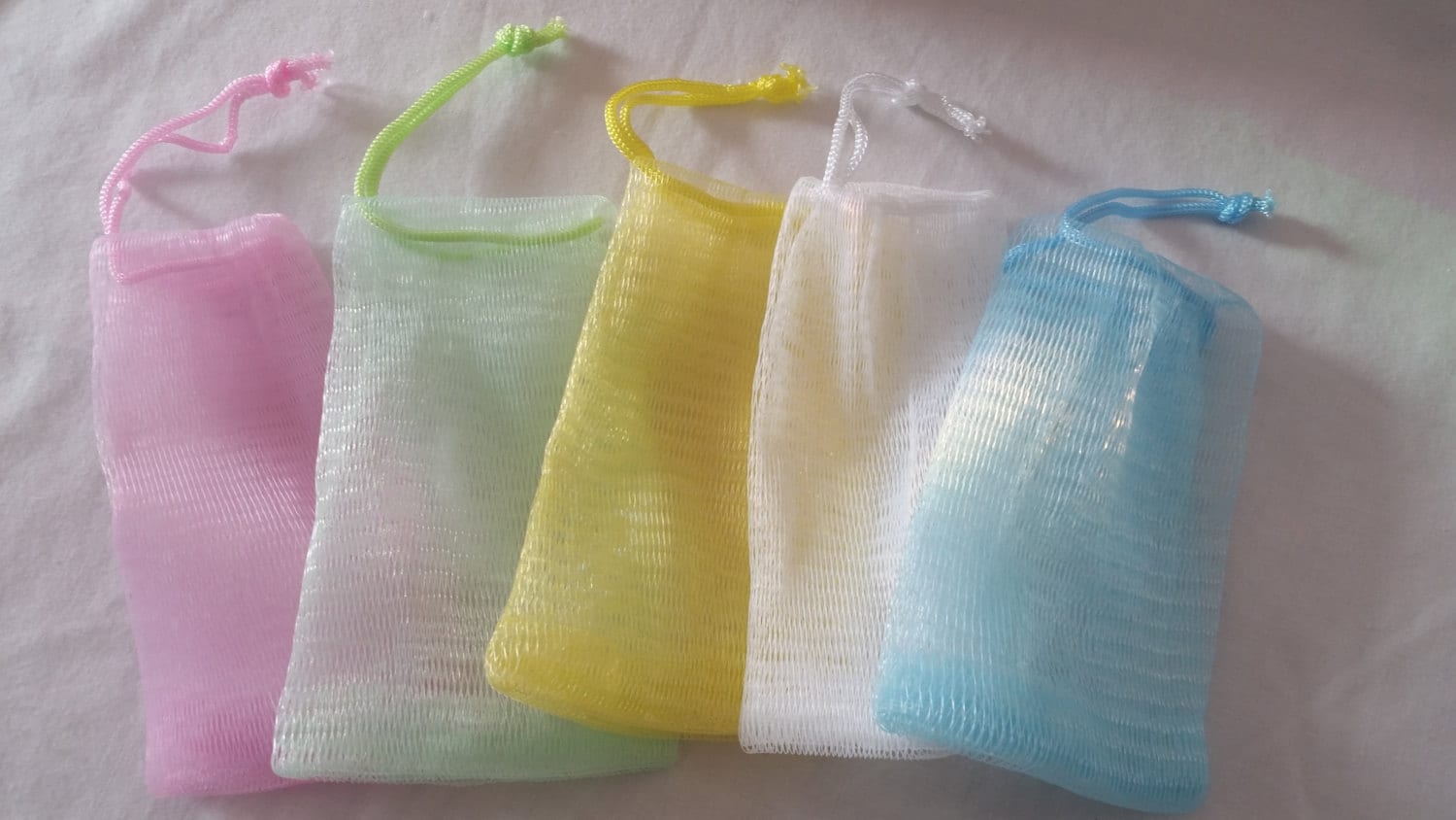 Mesh Seifenbeutel/Seifensäckchen Waschhandschuh Seifenwäscher Peeling-Säckchen Mesh Seifenbeutel/Seifensäckchen Waschhandschuh Seifenwäscher Peeling-Säckchen von Etsy - SymphlCreations