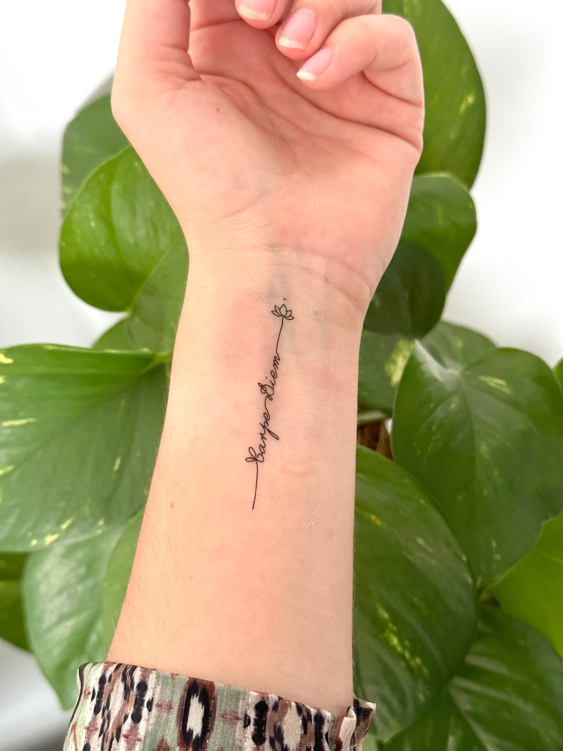 Carpe Diem-Blume | 2Er-Set - Temporäres Tattoo Carpe Diem-Blume | 2Er-Set - Temporäres Tattoo von Etsy - TATTOODAY