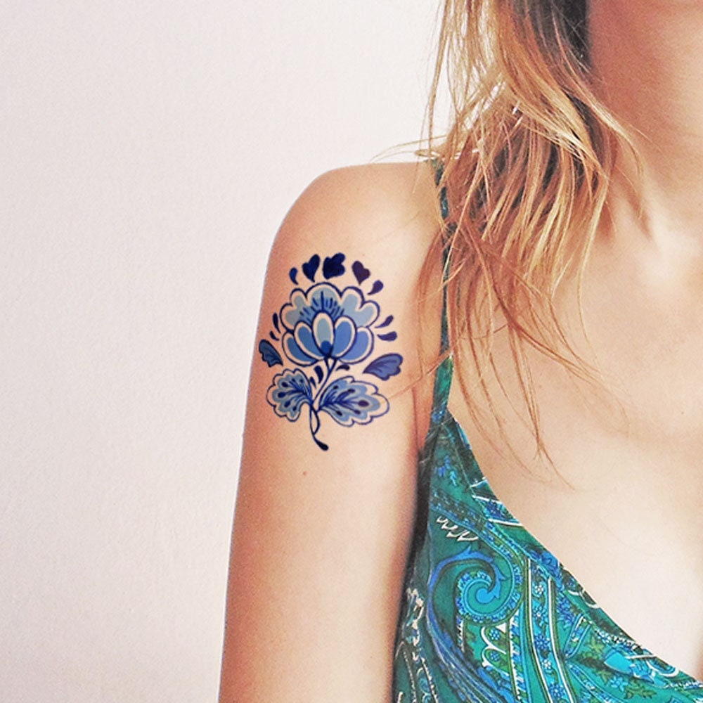 Blaue Keramikblüte - Vintage Flower Temporäres Tattoo von Etsy - TTTattoodotcom