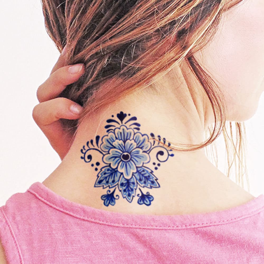 Niederländisch Delft Blau - Vintage Flower Temporäres Tattoo von Etsy - TTTattoodotcom