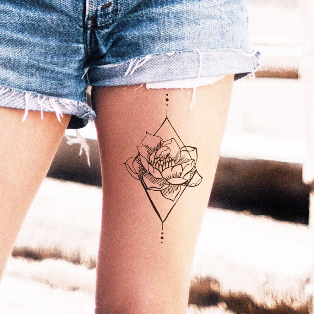 Spirituelle Form Des Lotus - Temporäres Tattoos Spirituelle Form Des Lotus - Temporäres Tattoos von Etsy - TTTattoodotcom
