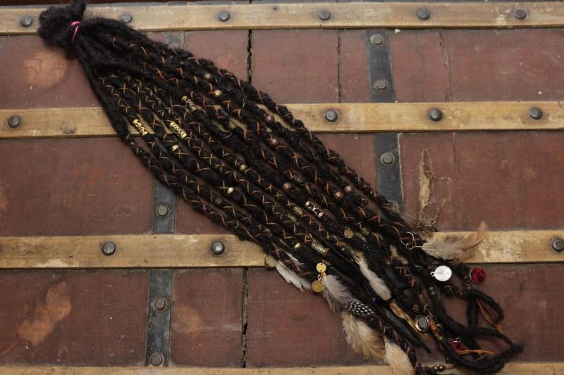 Set 10 Lange Gehäkelte Boho Dunkelbraune Dreads, Verziert Mit Wraps Und Perlen Federn; Temporäre Halber Kopf Eines Rastas Set 10 Lange Gehäkelte Boho Dunkelbraune Dreads, Verziert Mit Wraps Und Perlen Federn; Temporäre Halber Kopf Eines Rastas von Etsy - Talismanbcn