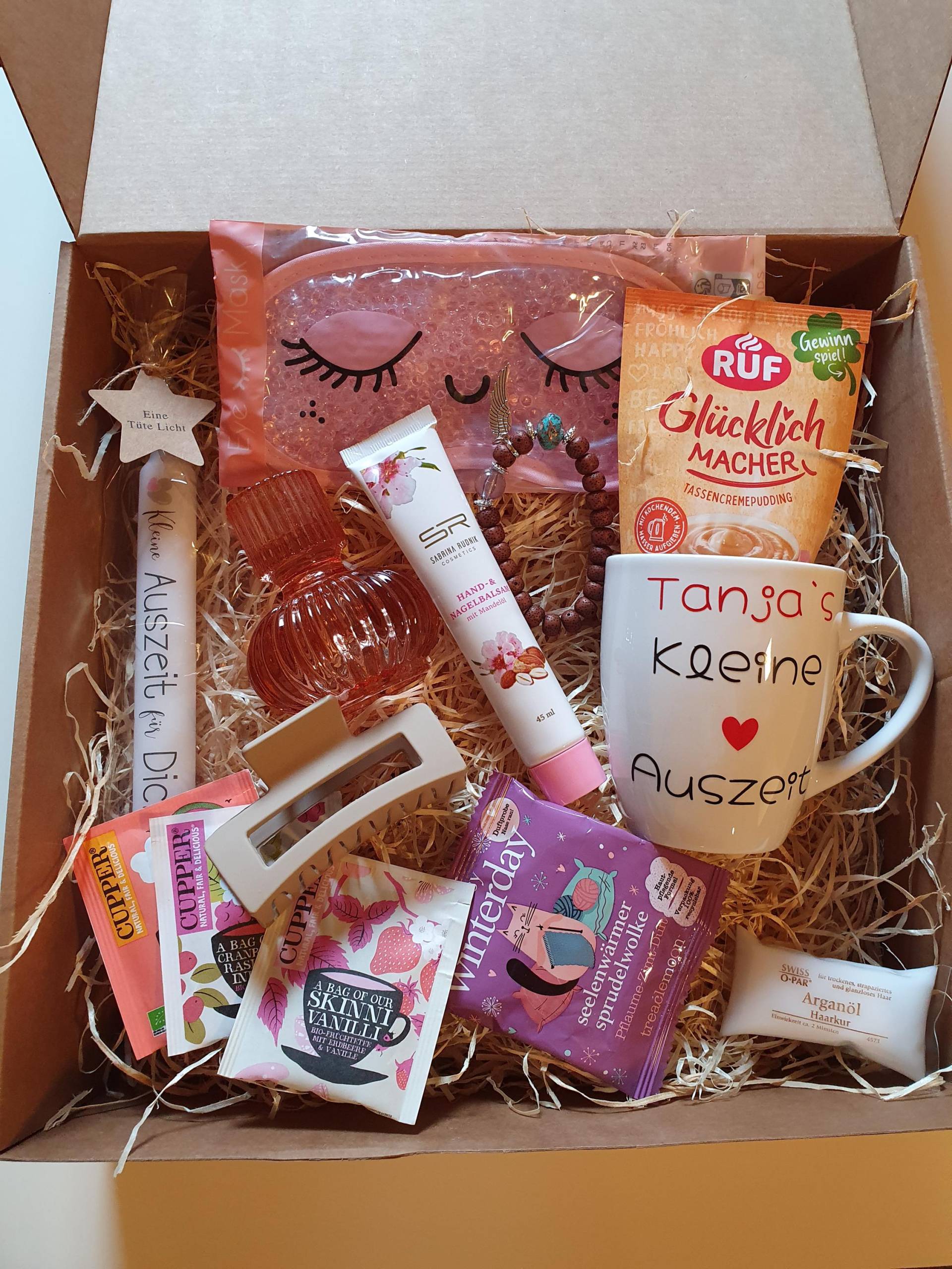 Box M - Personalisierte Geschenkbox Und Tasse. Jede Wird Mit Dem Namen Des Beschenkten Einer Personalisierten Tasse Versehen Box M - Personalisierte Geschenkbox Und Tasse. Jede Wird Mit Dem Namen Des Beschenkten Einer Personalisierten Tasse Versehen von Etsy - Tanjasgeschenkboxen