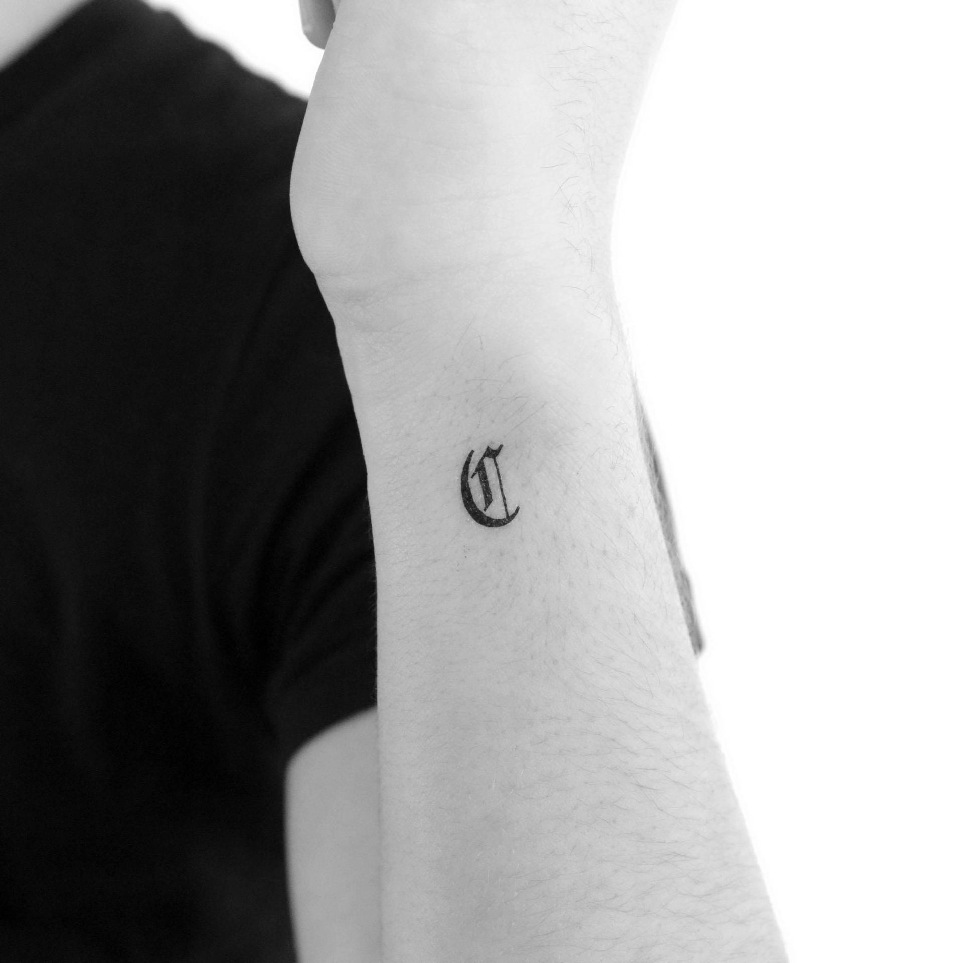 Gothic C Buchstabe Temporäres Tattoo | 3Er Set Gothic C Buchstabe Temporäres Tattoo | 3Er Set von Etsy - Tatteco