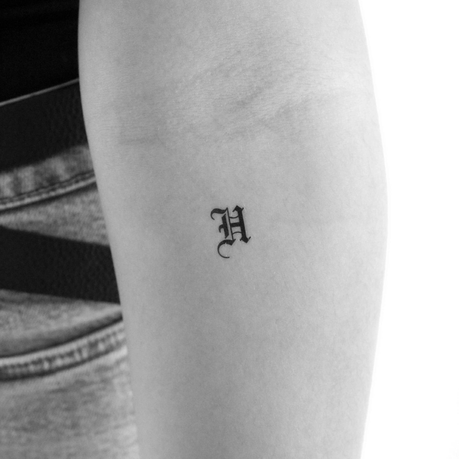 Gothic H Buchstabe Temporäres Tattoo | 3Er Set Gothic H Buchstabe Temporäres Tattoo | 3Er Set von Etsy - Tatteco