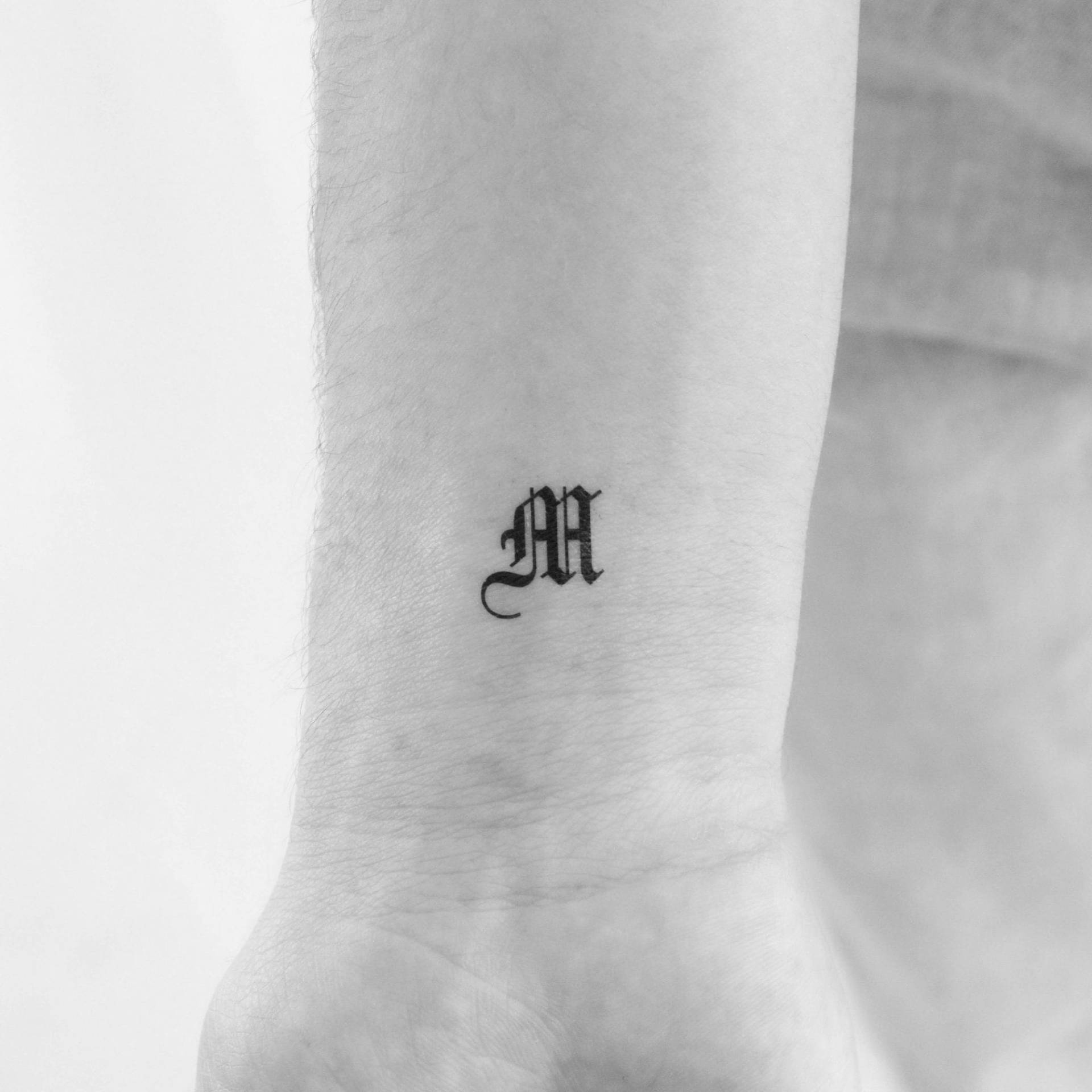 Gothic M Buchstabe Temporäres Tattoo | 3Er Set Gothic M Buchstabe Temporäres Tattoo | 3Er Set von Etsy - Tatteco